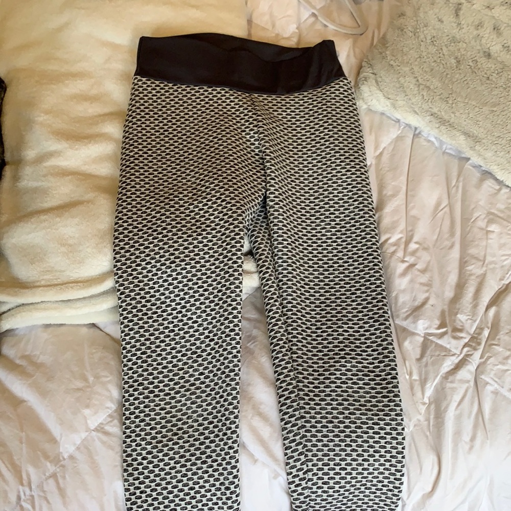 TikTok butt scrunch leggings